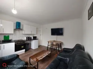 2 Bedroom Flat - Quinton