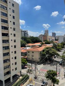 Studio com piscina a 6 min a pé do Metrô Fradique Coutinho