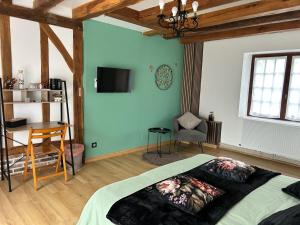 B&B / Chambres d'hotes Chambre Lea a Chateaudun, acces PMR, jardin et piscine - FR-1-581-150 : photos des chambres