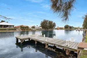 The Moorings - Basin View