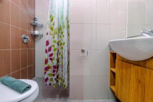 Brand New 1BR Apartment with City View at Atlanta Residences By Travelio