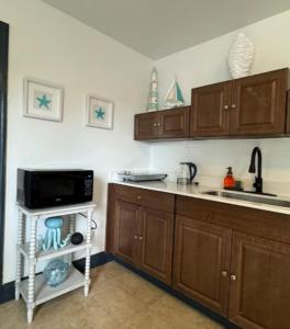 Stylish 1BR Near Miami Airport & Port!