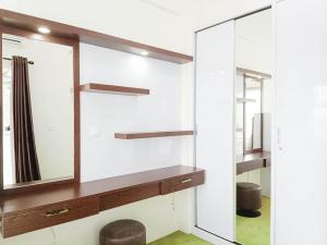 Comfort 1BR at Vida View Makassar Apartment By Travelio