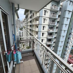 2br condo corner unit with 2 picturesque views from the balcony
