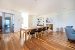 Gracie on the Beach Luxe with Water Views