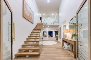 Whitsunday Waterfront Luxury at 19 The Cove