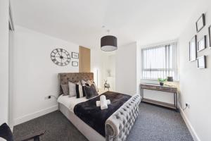 Modern 2-Bed Apartment with Gym Access