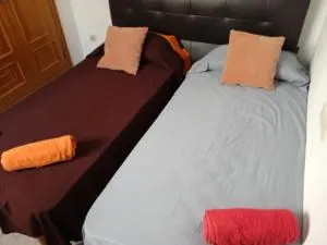 Habitaciones con 2 y 3 camas, baño, cocina y lavadora - Alfafar