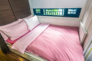 Urban Oasis Sleep in Style Makati Comfy Gym Swim Park 914