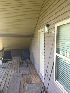 a cozy, quiet, rural hideaway close to everything3