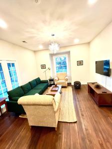 Clover Cottage at Old Town Alexandria!