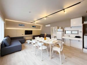 Reno bld by b hotel - Modern 2-Story Apt Near Peace Park Sleeps 10