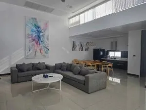 Villa Luna - Exclusive 4BR Residence in Phuket - Ban Klang