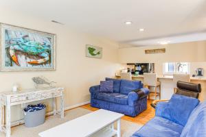 Walk to Bethany Beach Boardwalk: Coastal Retreat