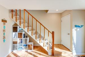 Walk to Bethany Beach Boardwalk: Coastal Retreat