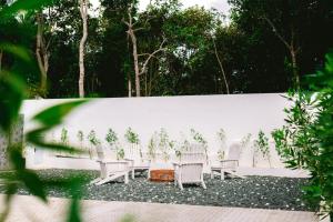 White Cottage Amadeo with Pool and Bonfire