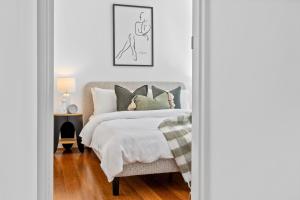 Balaclava City Hub by ReadyStay