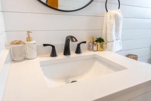 Boho Cozy House with bikes, 2 blocks to Sloans Lake!