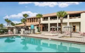 Orlando Oasis 2BR Disney Parks Fast Wi fi Pool Gym Free Parking Workspace Free cable near Universal Studios - Oak Ridge
