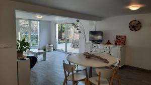 Apparemment avec JARDIN idéalement située