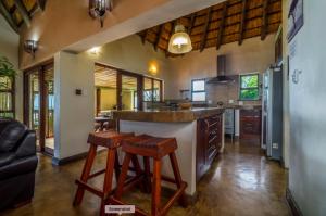 uMfula Lodge in a secure Private SAFARI Park