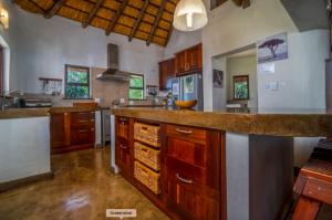 uMfula Lodge in a secure Private SAFARI Park