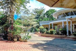 RedDoorz at Alejandros Suites & Venue