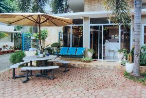 RedDoorz at Alejandros Suites & Venue