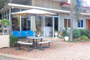 RedDoorz at Alejandros Suites & Venue