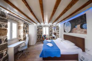 Studio Central Split