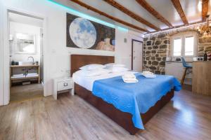 Studio Central Split