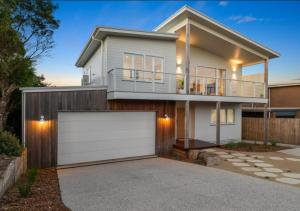 Seaspray Views by ReadyStay