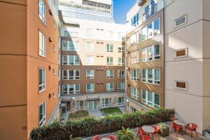 Bellevue 1BR w Gym Roof Lounge easy commute SEA-296