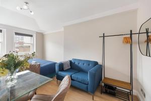 Urban Vibes, Modern 2BR Flat in Prime London Spot