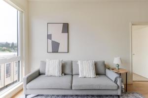 Blueground Oakland AC wd nr Mosswood Park SFO-1816