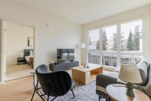 Blueground Oakland AC wd nr Mosswood Park SFO-1816