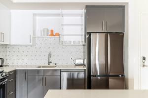 Blueground Oakland AC wd nr Mosswood Park SFO-1816