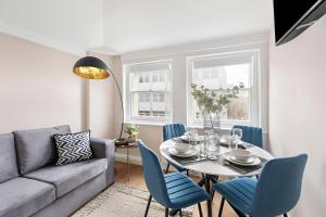 Urban Vibes, Modern 2BR Flat in Prime London Spot