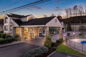 Quality Inn & Suites at Dollywood Lane