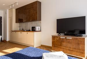 Mostek Sapphire Navy Studio by BookingHost