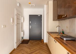 Mostek Sapphire Navy Studio by BookingHost