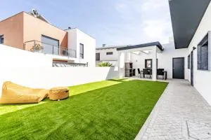 The Fruitful Vine Fernao Ferro - Coina