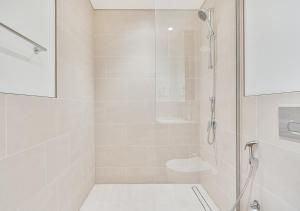 Peaceful 1BR at Creek Harbour - Balcony & Pool Access