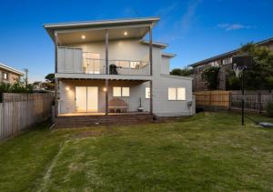 Seaspray Views by ReadyStay