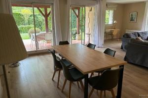 Bel appartement spacieux avec jardin et piscine