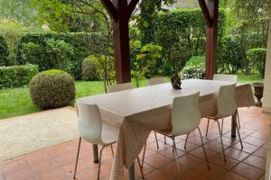 Bel appartement spacieux avec jardin et piscine