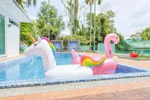 Serene Pool Villa -Luxury Stay with Relaxing Vibes - Kampong Paya