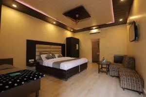 The Palms Resort By Crystona Hotels & Resorts - Rāiwāla