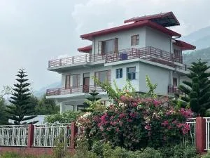 The Grey Manor! - Pathyar