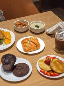 Housr Sector 42 Gurgaon Golf Course Road Near 42-43 Metro Station